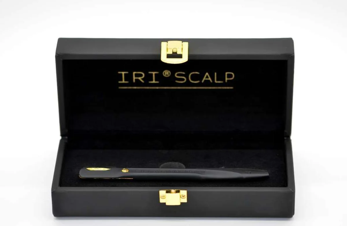 IRI® Scalp in der luxuriösen Produktbox mit Goldverschlüssen